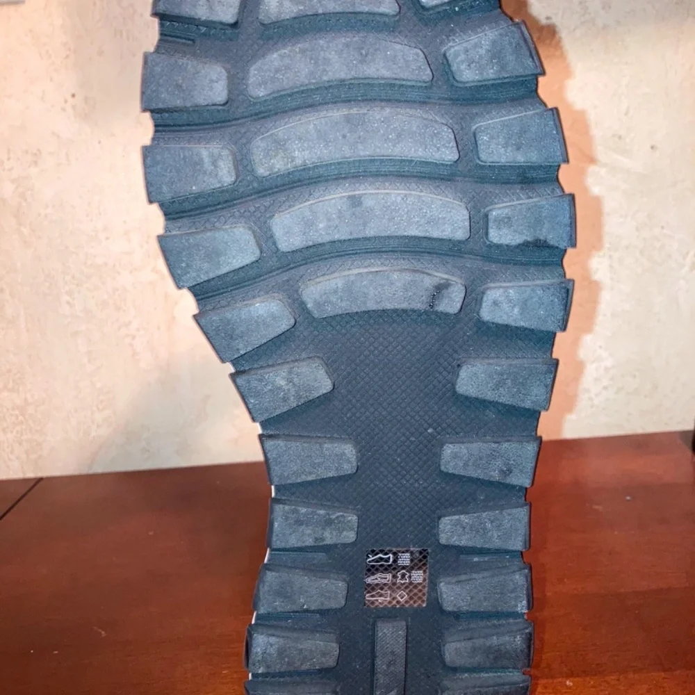 Mens Prada Shoes 9 1/2 - Picture 3 of 12
